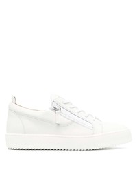 Sneakers basse in pelle bianche di Giuseppe Zanotti