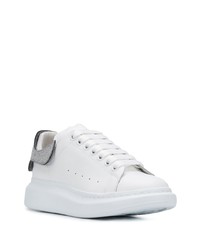 Sneakers basse in pelle bianche di Alexander McQueen