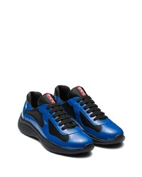Sneakers basse in pelle blu scuro di Prada