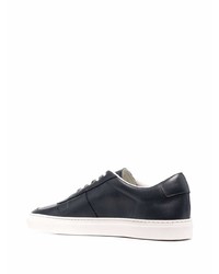 Sneakers basse in pelle blu scuro di Common Projects