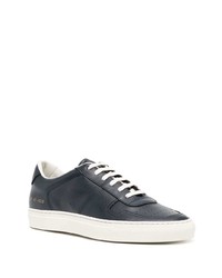 Sneakers basse in pelle blu scuro di Common Projects