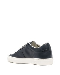 Sneakers basse in pelle blu scuro di Common Projects