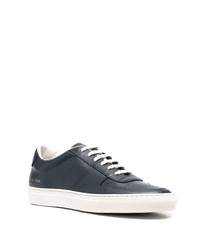 Sneakers basse in pelle blu scuro di Common Projects