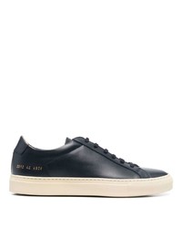 Sneakers basse in pelle blu scuro di Common Projects