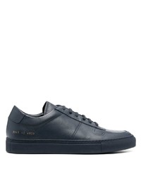 Sneakers basse in pelle blu scuro di Common Projects