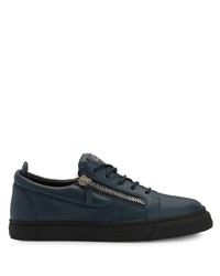 Sneakers basse in pelle blu scuro di Giuseppe Zanotti