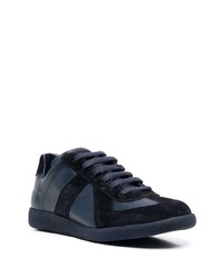 Sneakers basse in pelle blu scuro di Maison Margiela