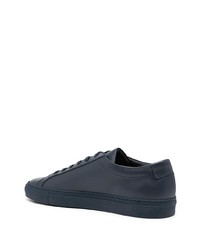 Sneakers basse in pelle blu scuro di Common Projects