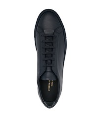 Sneakers basse in pelle blu scuro di Common Projects