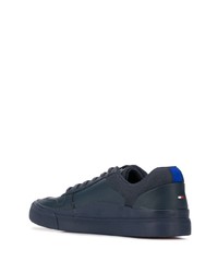 Sneakers basse in pelle blu scuro di Tommy Hilfiger