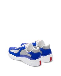 Sneakers basse in pelle blu di Prada