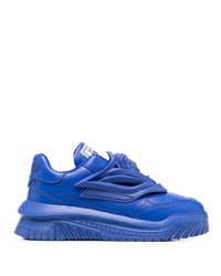 Sneakers basse in pelle blu di Versace