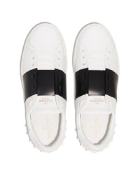 Sneakers basse in pelle con borchie bianche e nere di Valentino Garavani