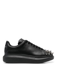 Sneakers basse in pelle con borchie nere di Alexander McQueen
