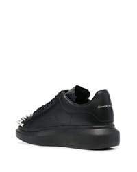 Sneakers basse in pelle con borchie nere di Alexander McQueen
