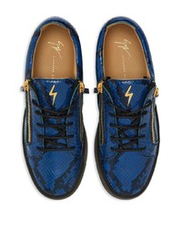 Sneakers basse in pelle con stampa serpente blu di Giuseppe Zanotti