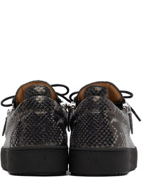Sneakers basse in pelle con stampa serpente grigio scuro di Giuseppe Zanotti