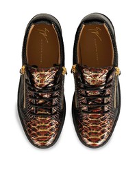 Sneakers basse in pelle con stampa serpente marrone scuro di Giuseppe Zanotti