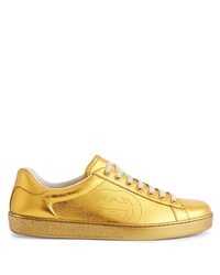 Sneakers basse in pelle dorate di Gucci