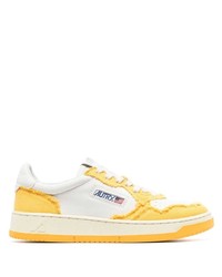 Sneakers basse in pelle gialle di AUTRY