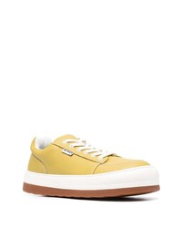Sneakers basse in pelle gialle di Sunnei