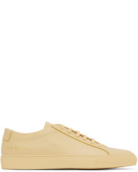 Sneakers basse in pelle gialle di Common Projects