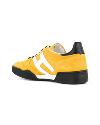 Sneakers basse in pelle gialle di Hogan