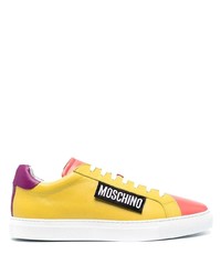 Sneakers basse in pelle gialle di Moschino