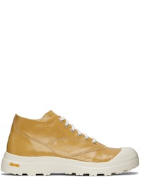 Sneakers basse in pelle gialle di Our Legacy