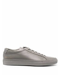 Sneakers basse in pelle grigie di Common Projects