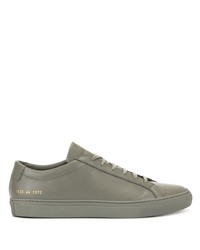 Sneakers basse in pelle grigie di Common Projects