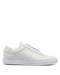 Sneakers basse in pelle grigie di Common Projects