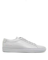 Sneakers basse in pelle grigie di Common Projects