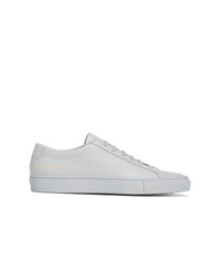 Sneakers basse in pelle grigie di Common Projects