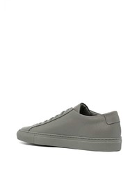 Sneakers basse in pelle grigie di Common Projects