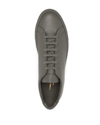 Sneakers basse in pelle grigie di Common Projects