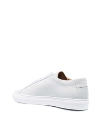 Sneakers basse in pelle grigie di Common Projects