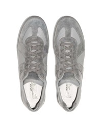 Sneakers basse in pelle grigie di Maison Margiela