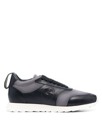 Sneakers basse in pelle grigio scuro di Giorgio Armani