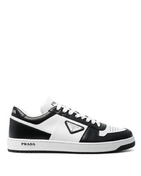 Sneakers basse in pelle grigio scuro di Prada
