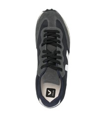 Sneakers basse in pelle grigio scuro di Veja