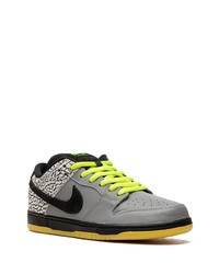Sneakers basse in pelle grigio scuro di Nike