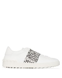 Sneakers basse in pelle leopardate bianche e nere di Valentino Garavani