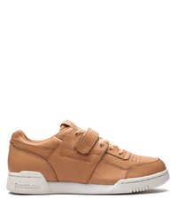 Sneakers basse in pelle marrone chiaro di Reebok