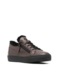 Sneakers basse in pelle marrone scuro di Giuseppe Zanotti