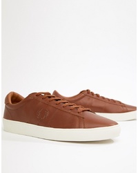 Sneakers basse in pelle marroni di Fred Perry