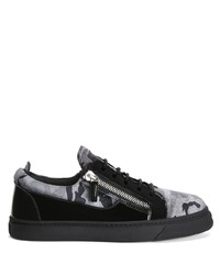Sneakers basse in pelle mimetiche grigio scuro di Giuseppe Zanotti