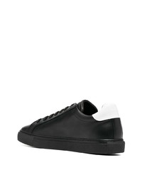 Sneakers basse in pelle nere e bianche di Moschino