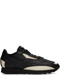 Sneakers basse in pelle nere e bianche di Maison Margiela