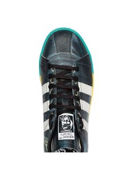 Sneakers basse in pelle nere e bianche di Adidas By Raf Simons